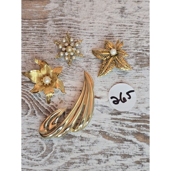 Vintage Gold Tone Brooch 4pc Lot Floral Leaf Pearl Rhinestone Starburst Pin #265 - Picture 12 of 13